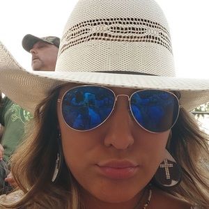 Meet your Posher, Hailee